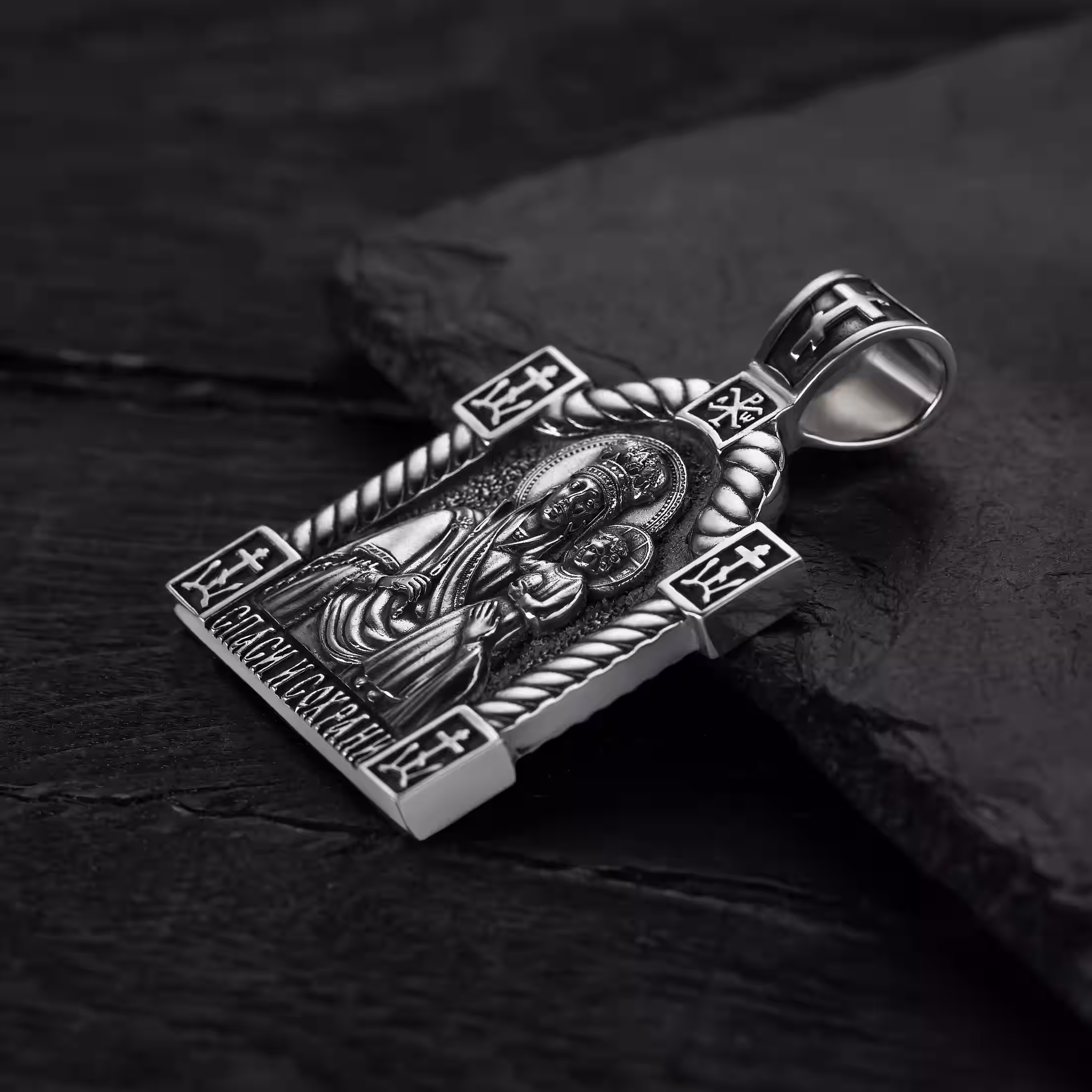 Срібна ладанка з чорнінням «Божа Матір з Немовлям» з молитвою «Отче наш» - Зображення 4