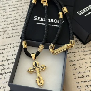 Чоловічий срібний комплект 925 хрест з кубічним цирконієм з позолотою та шнурок з ликами святих, православний оберіг