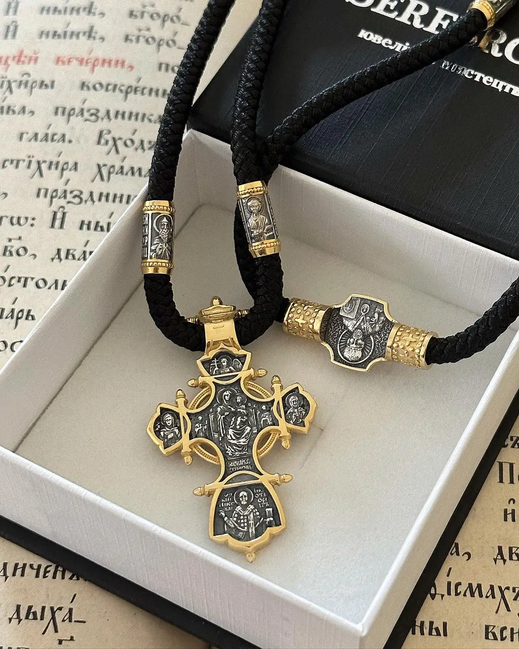 Православний хрест Розп’яття Христове зі срібла 925 з позолотою на шнурку з ликами святих - Зображення 2